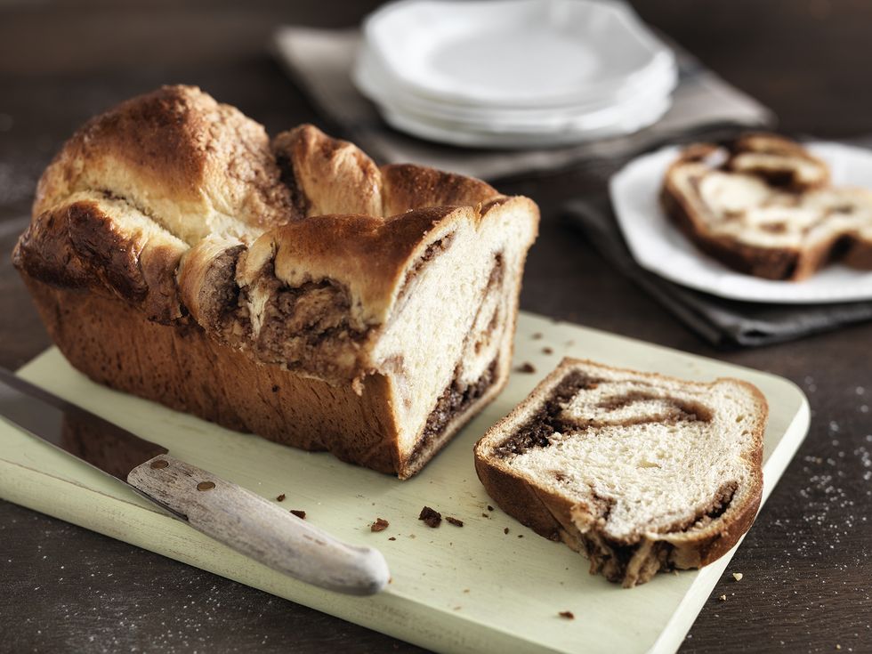 Saftig babka med kanel- och valnötsfyllning