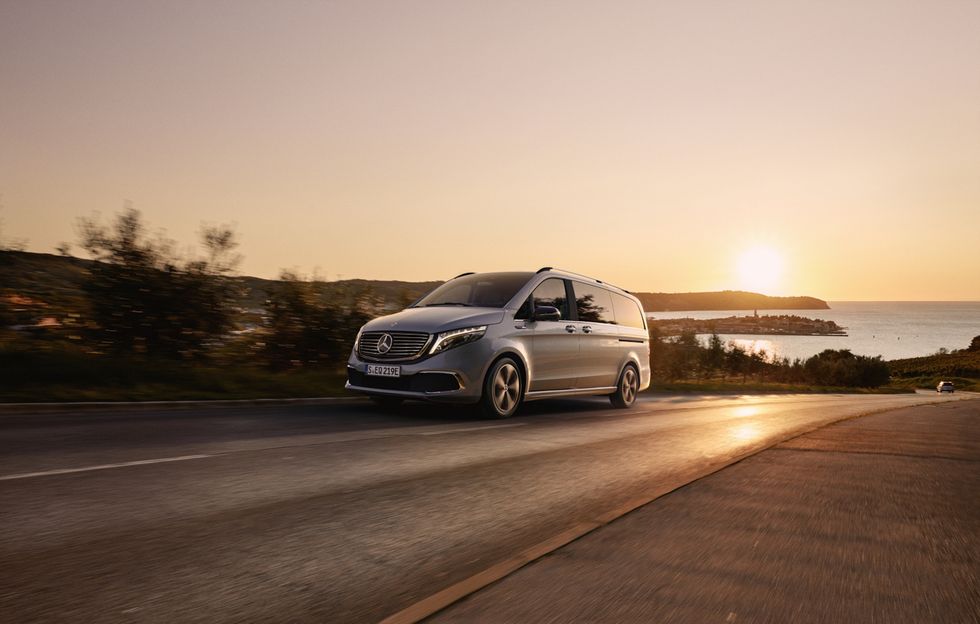 Efterlängtade nyheten: Nya Mercedes EQV är lyxiga elbilen med plats för hela familjen