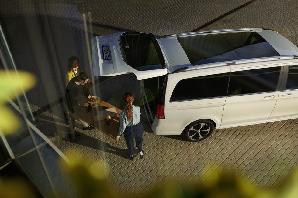 Efterlängtade nyheten: Nya Mercedes EQV är lyxiga elbilen med plats för hela familjen