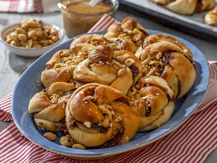 Bjud på härligt hembakat: Bullar med lyxig godisgömma