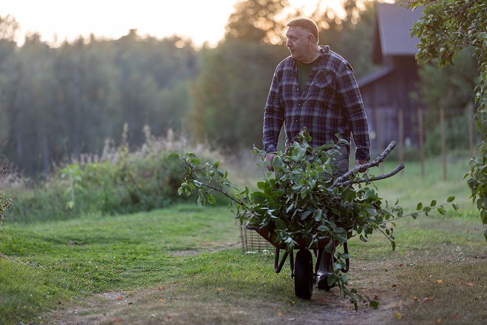 Anders  lämnade  storstads- livet: ”Lugnet på landet är en illusion”