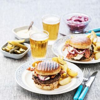Helgens VM-meny – 5 recept på hamburgare