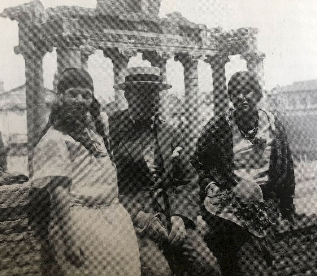 Familjen med Ria Wägner, Ellen Rydelius och Harald Wägner på resa i Rom.