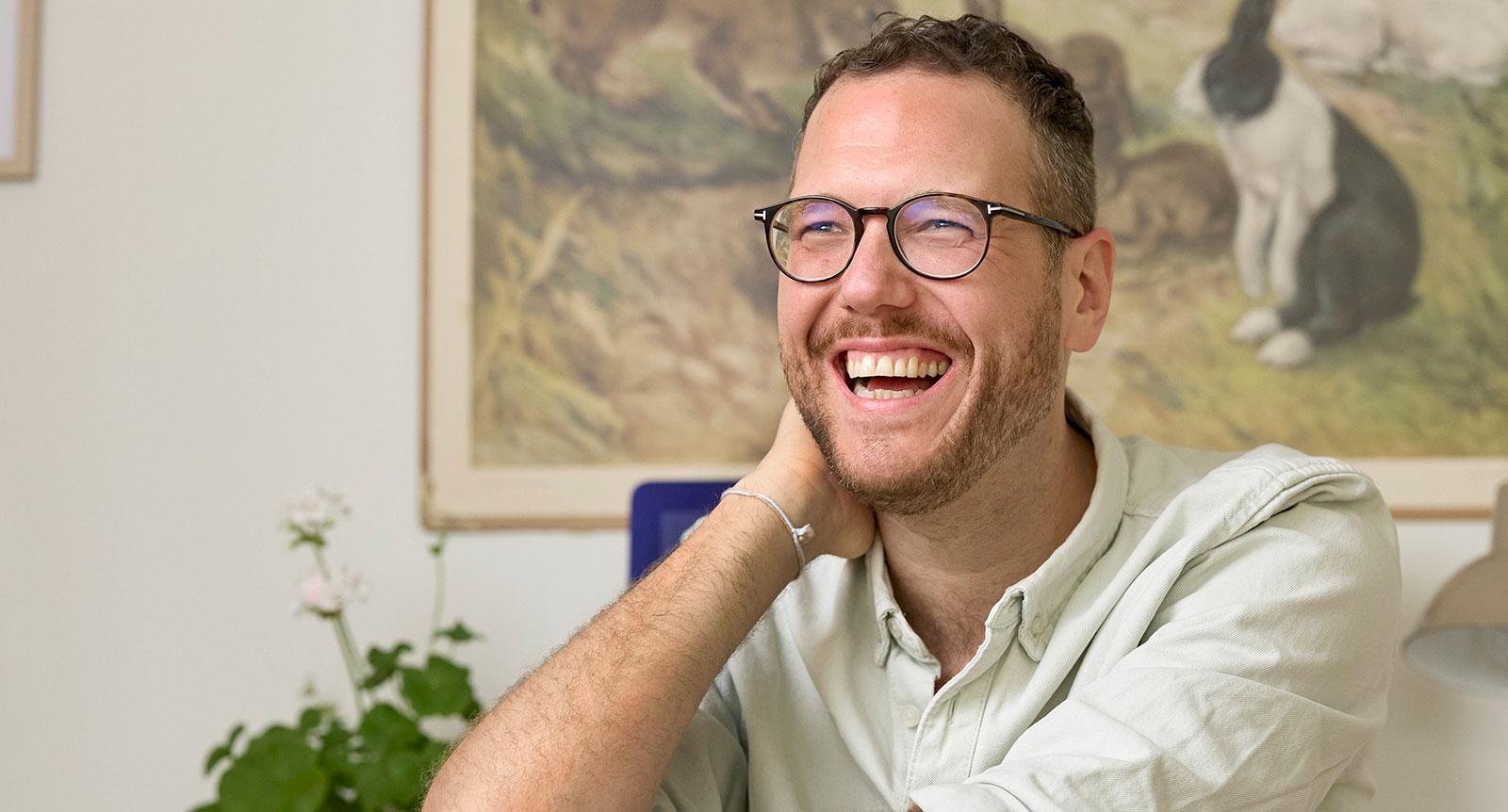 Marcus Jarl skriver från kvinnans perspektiv: “Jag vet hur kvinnor tänker och analyserar”