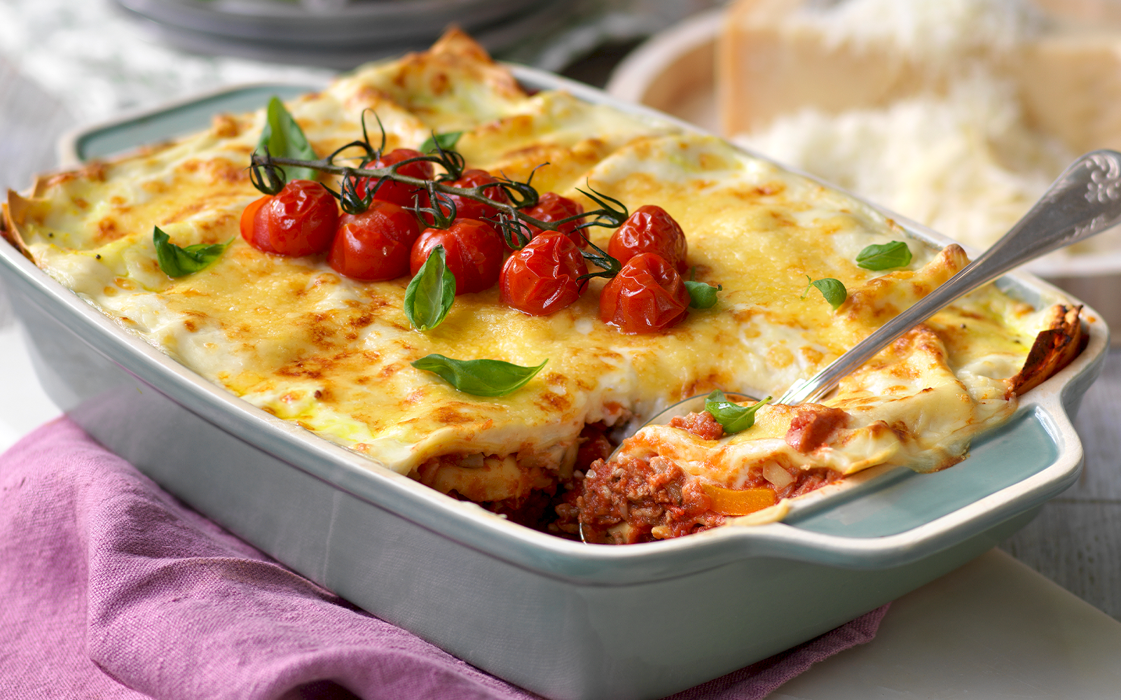 Lasagne med färs och kryddig korv