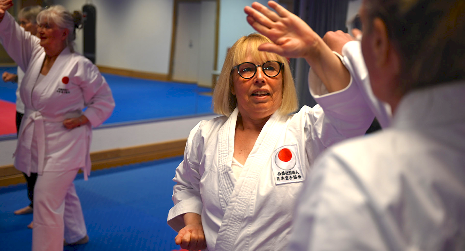 Beth, 72, har börjat på karate: ”Det är så roligt, vi har väldigt fin gemenskap”