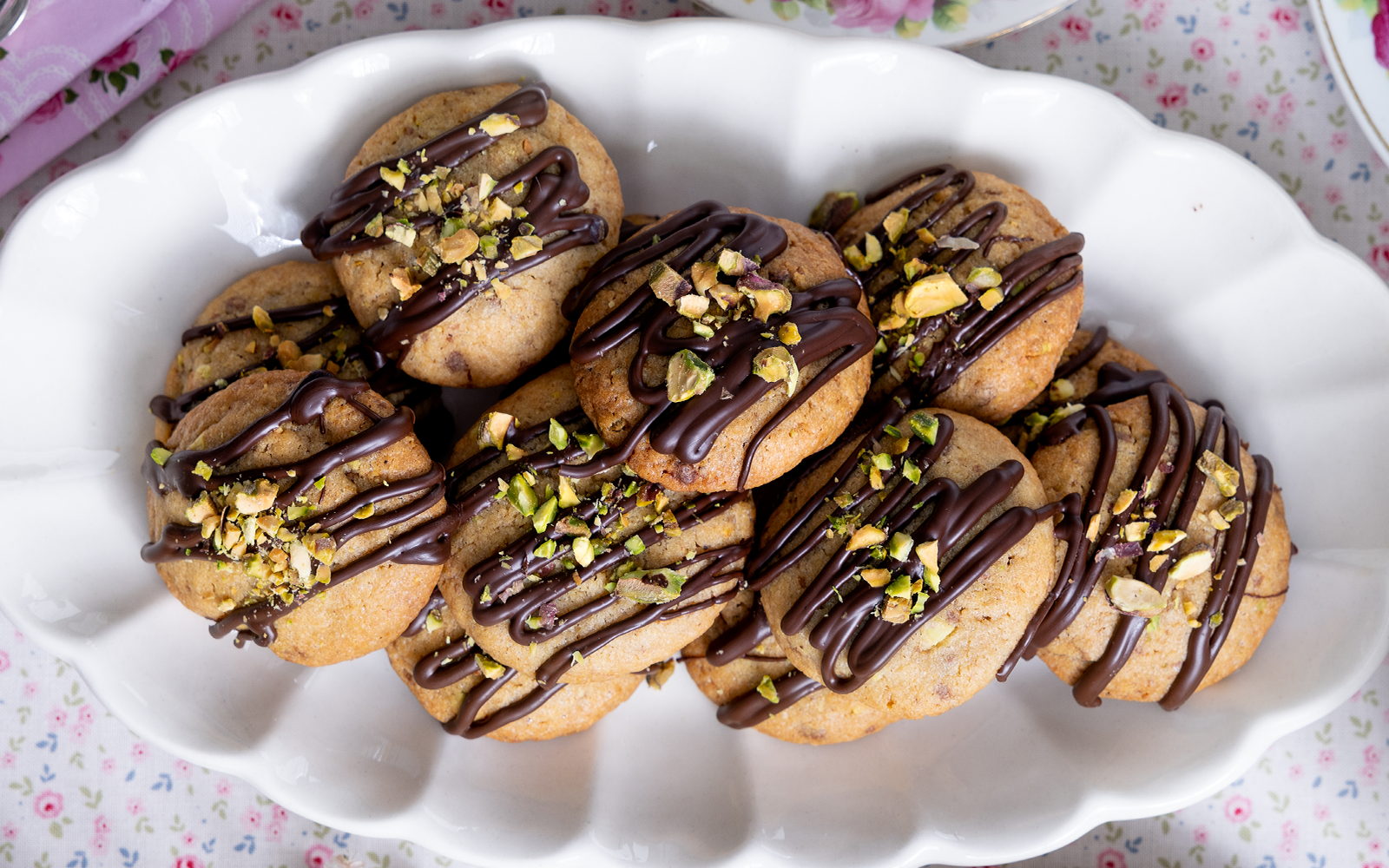 Mjölkchoklad-och pistagecookies 