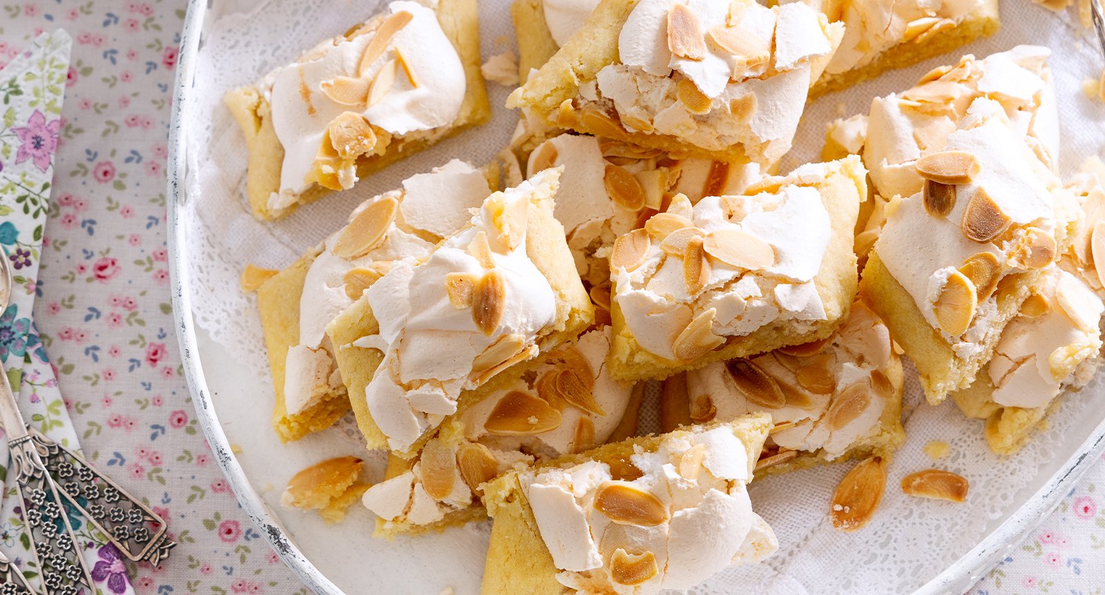 Lemon curd- och marängsnitt