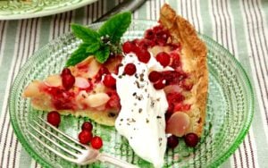 Lingonpaj med mandelmassa