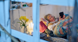 Anschen har sovit utomhus varje natt – i 40 år: ”Jag kan inte minnas när jag var förkyld senast”