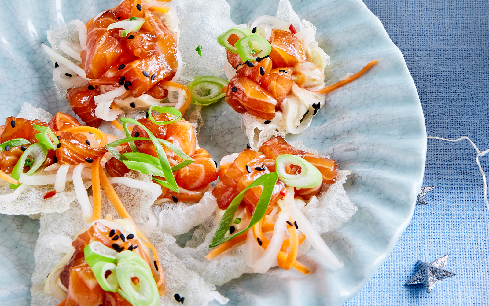 Läcker laxsashimi
