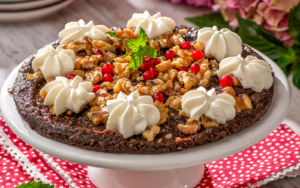 Lättsötad kladdkaka med ­valnötter
