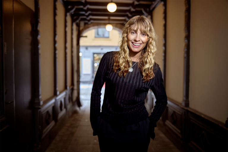 Aliette Opheim Spelar Kristi Brud Jag R Supersektkompatibel Skadespelare Aliette Opheim 768x512