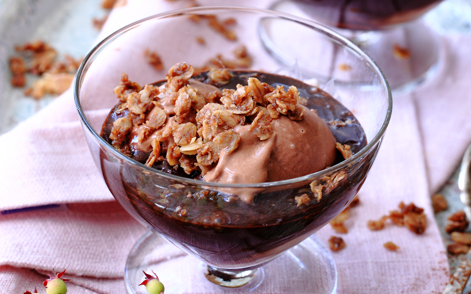 Frasig chokladchock – glass och chokladsås med kaffesmak