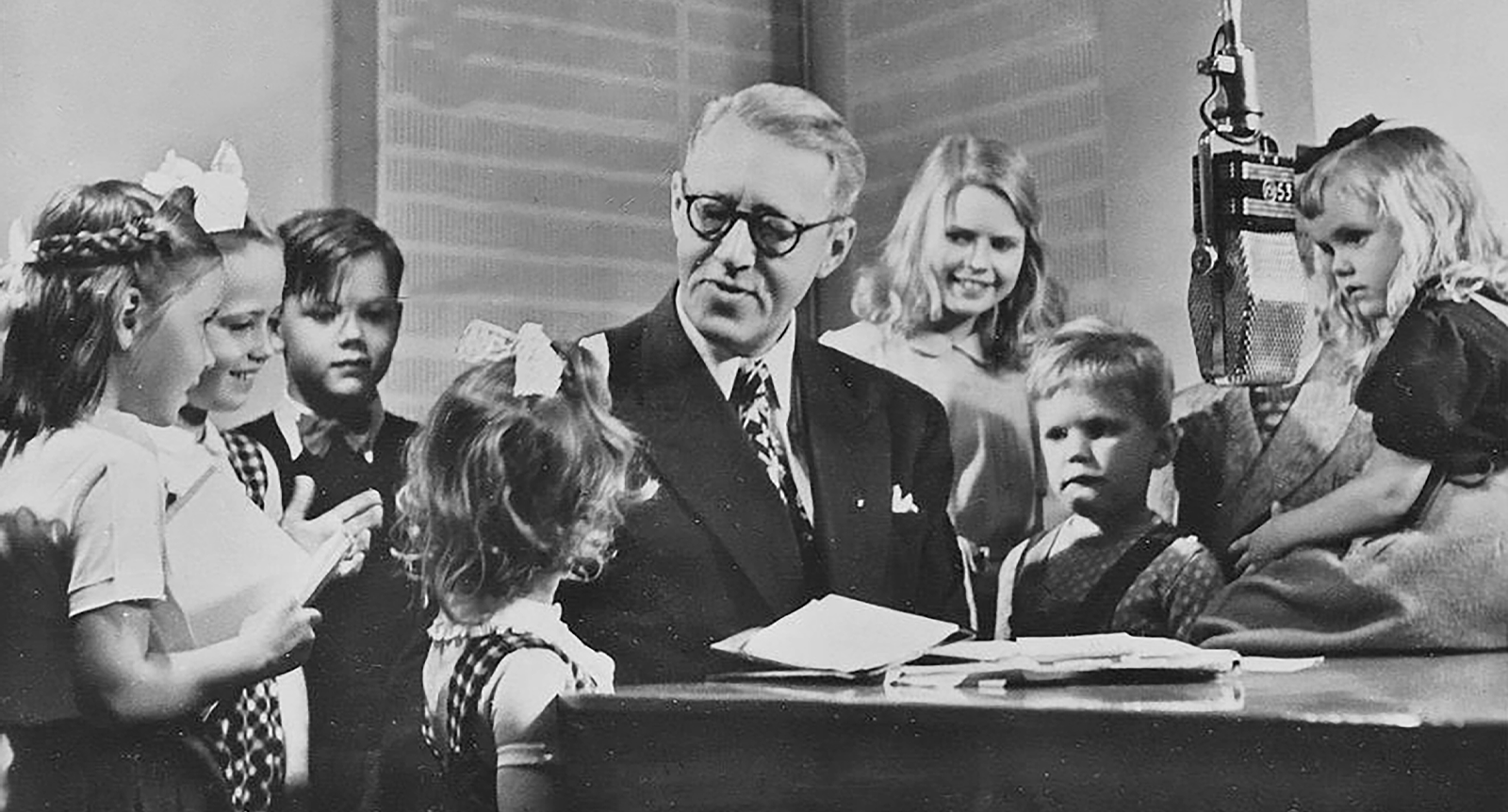 Sven Jerring blev farbror Sven med hela svenska folket – Barnens brevlåda satte världsrekord