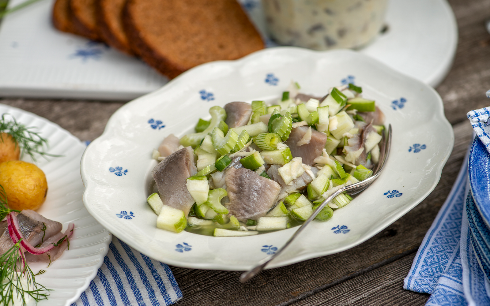 Sill med äpple och kapris