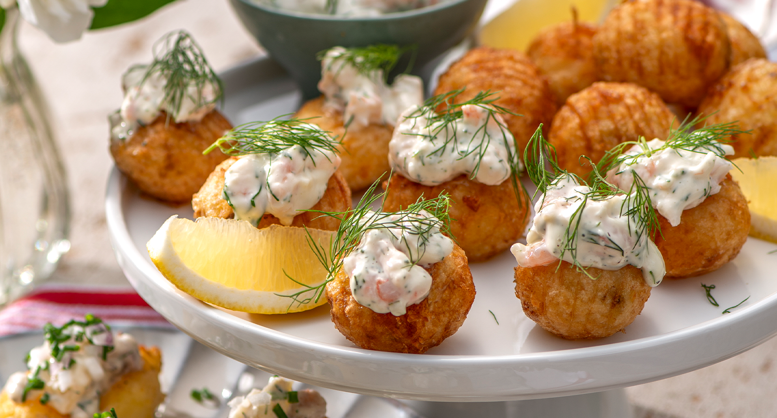 Friterad potatis med ­skagenröra