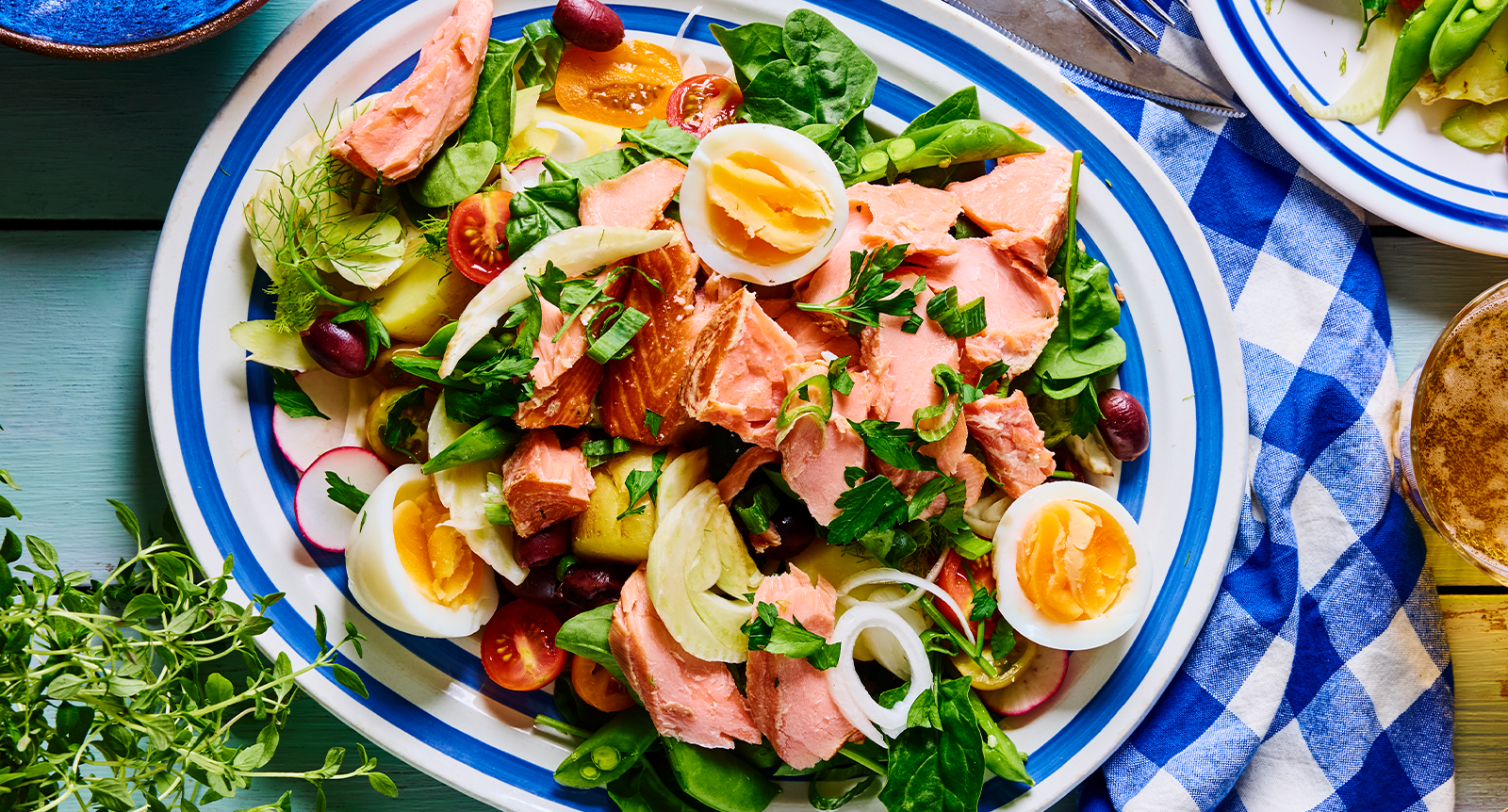 Varmrökt laxsallad med fänkål