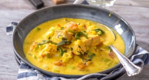 Fisksoppa med saffran och örter