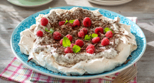 Marängtårta med hallon och choklad