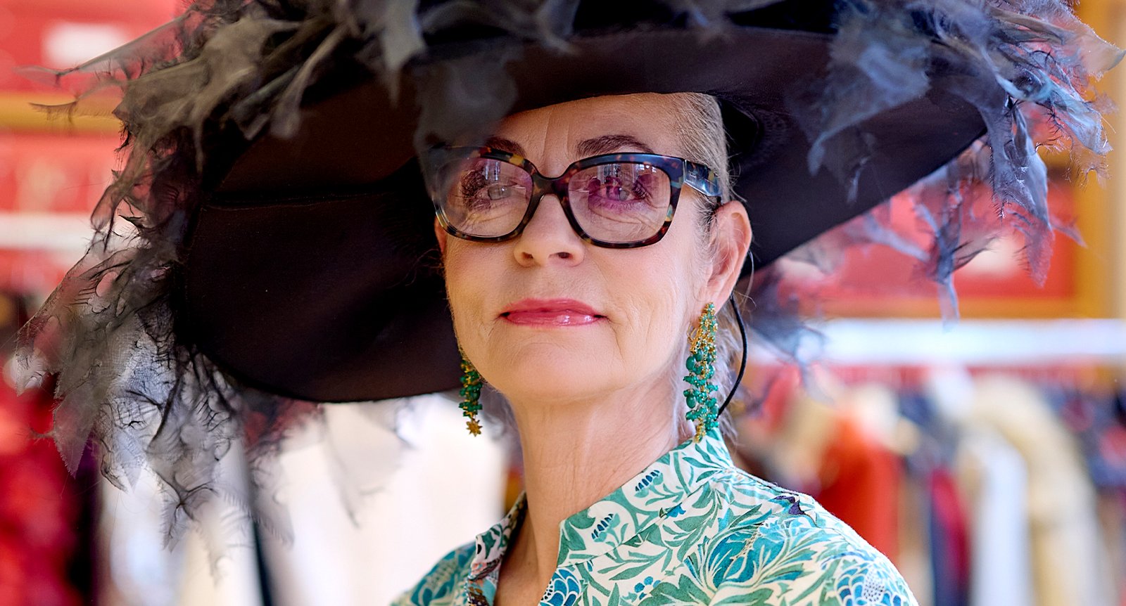 Designern Camilla Thulin gillar det storslagna – och praktiska: ”Allla måste få gå klädda i det de tycker är bekvämt”