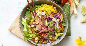 Vietnamesisk biff- och nudelsallad