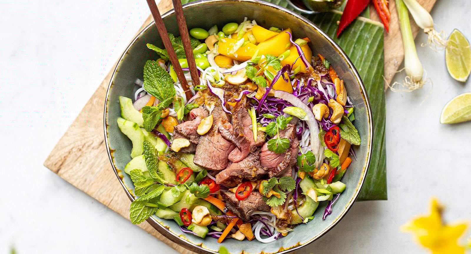 Vietnamesisk biff- och nudelsallad
