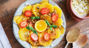Apelsinsallad med kardemummayoghurt – Louise Hoffstens recept