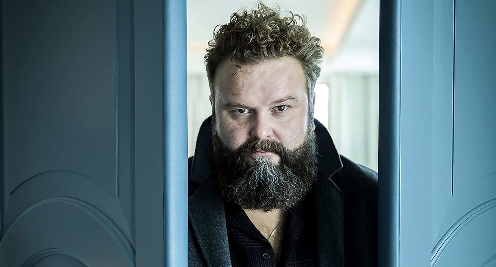 Niklas Turner Olovzon om hissolyckan och nya boken: ”Jag har alltid varit en udda figur”