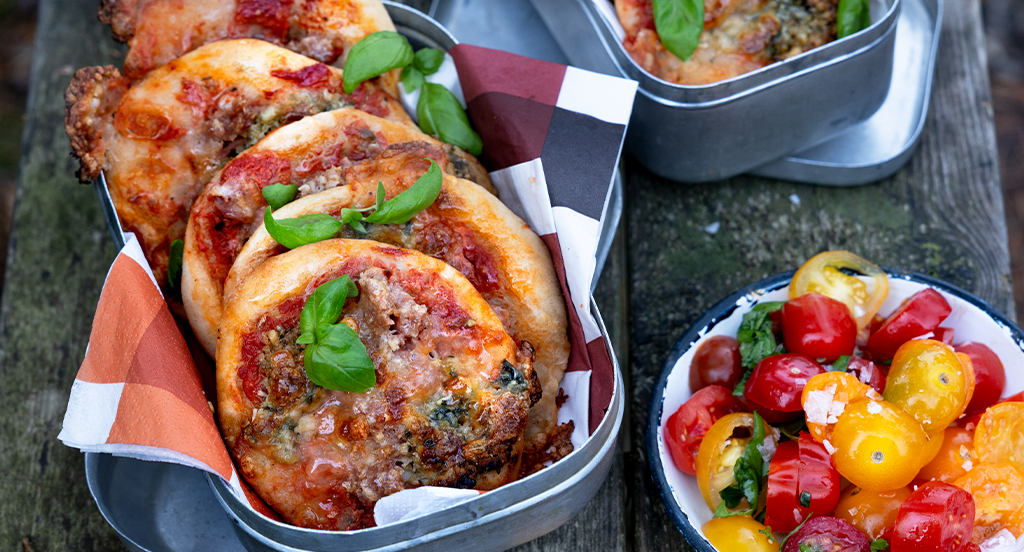 Pizzor med salsiccia och pesto