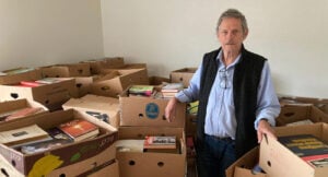 Pensionären Jan säljer böcker på nätet – har skickat över 30 000 paket