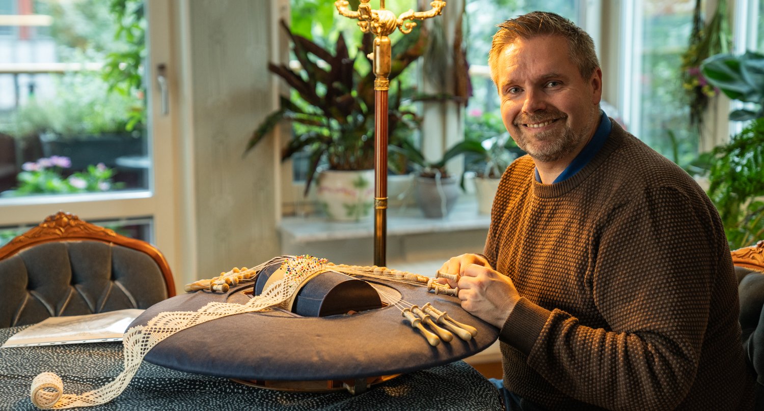 Jörgen Lindström knypplar som avkoppling: ”Många tycker att det är tantigt och omanligt”