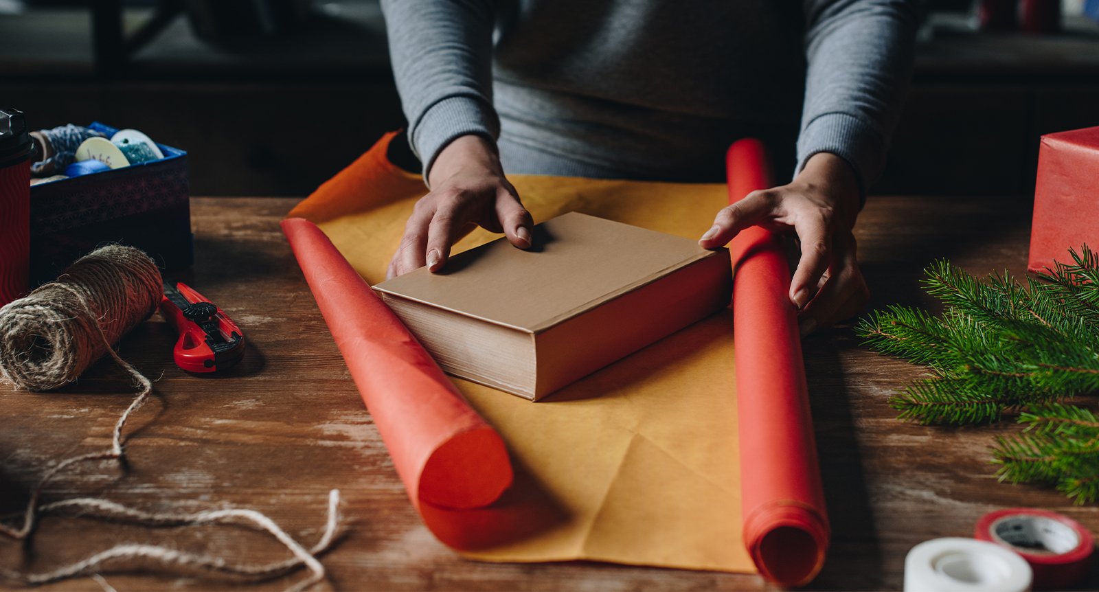 Boktips: Läsvärda julklappar – vi frågar auktoriteterna på området