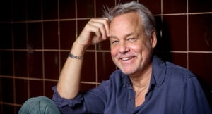 Henrik Schyffert är inte längre ung och arg: ”Jag orkade inte peta runt i såren längre”