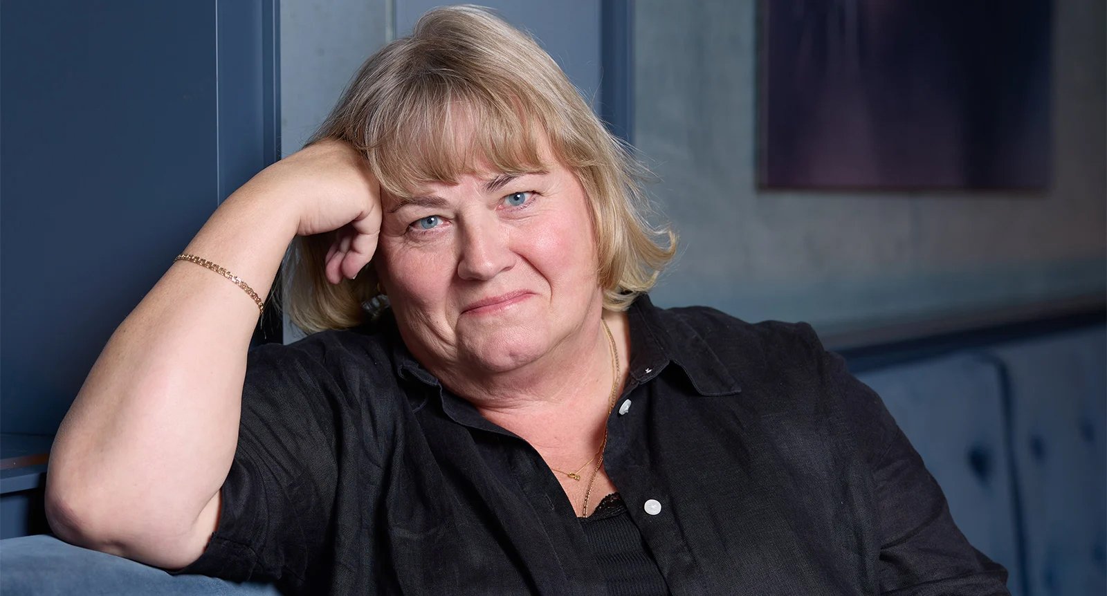 Katarina Widholm slog igenom som författare efter 60: ”Nu har jag fått göra allt jag drömde om”