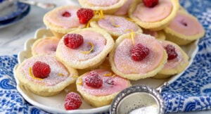 Mazariner med citron och hallon