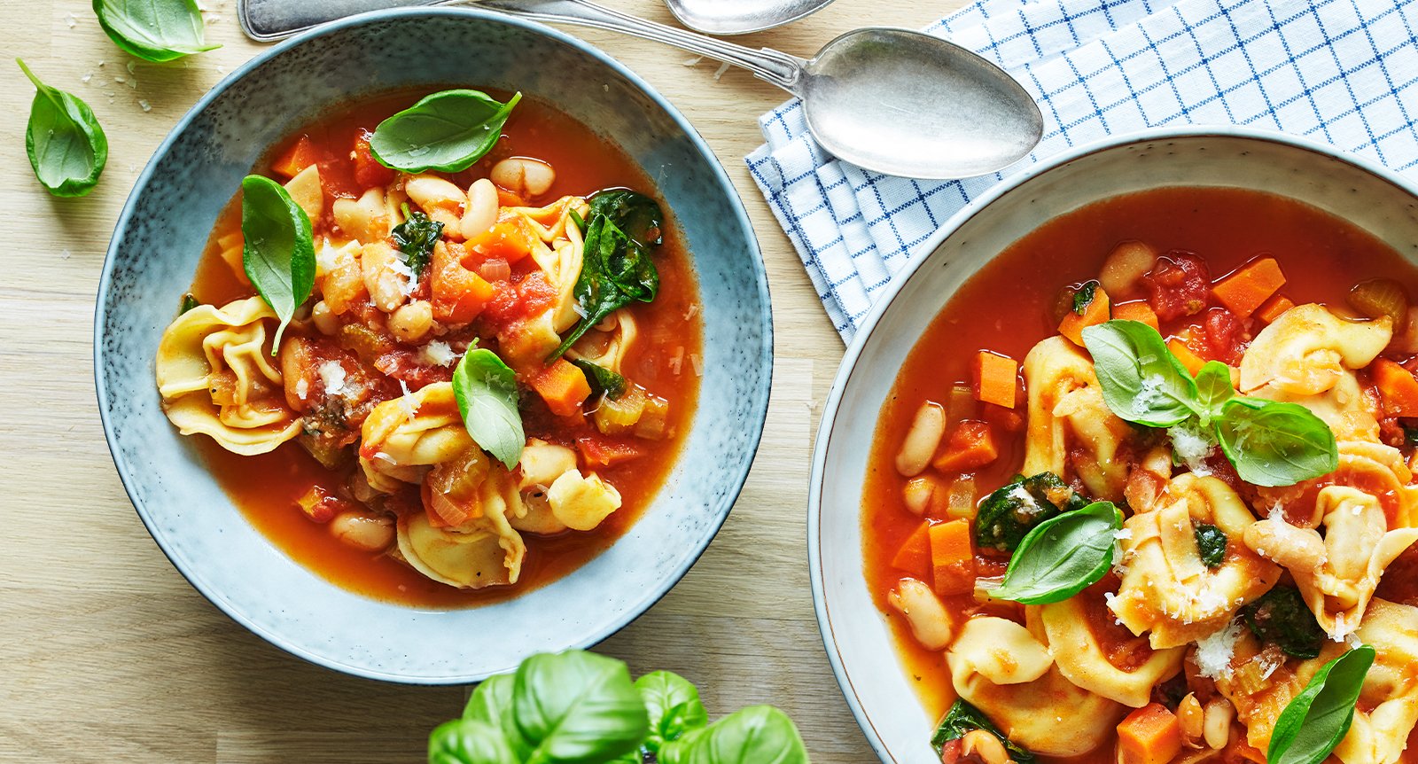 Minestrone med spenat och tortellini