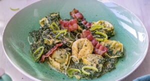 Ravioli med spenat och bacon