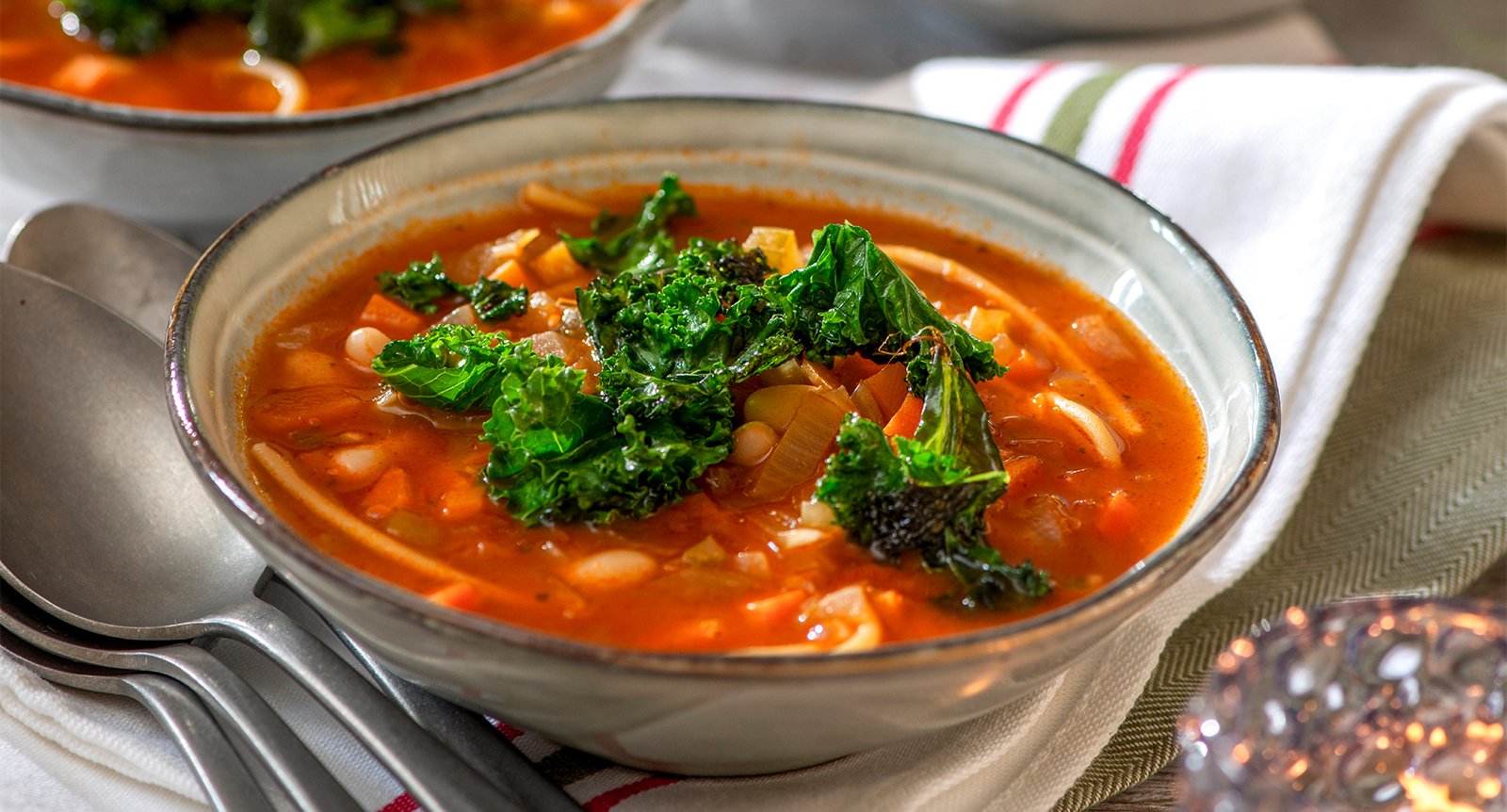 Spagettisoppa med grönkål och bönor