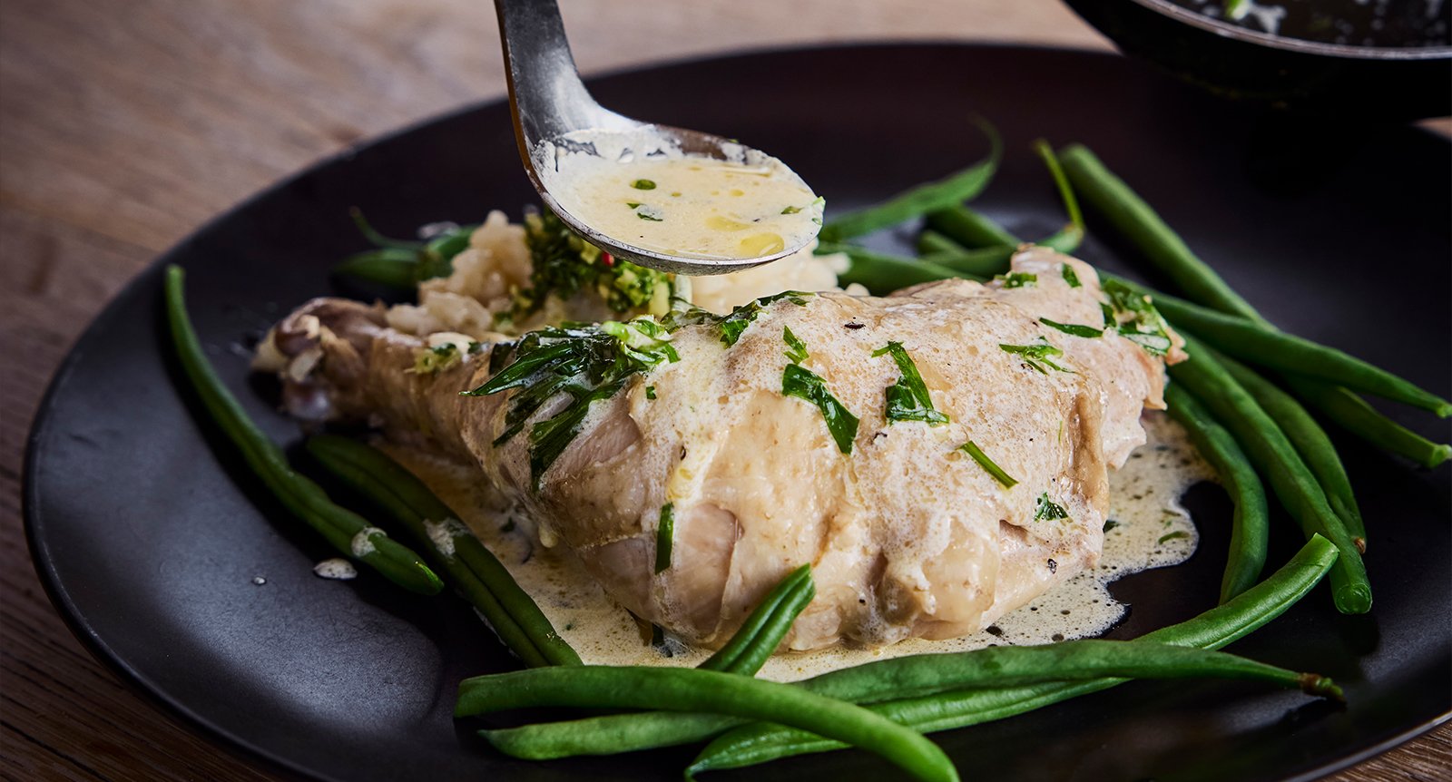 Inkokt kyckling med dragonsås, risotto och ingefärsgremolata – Gert Wingårdhs recept