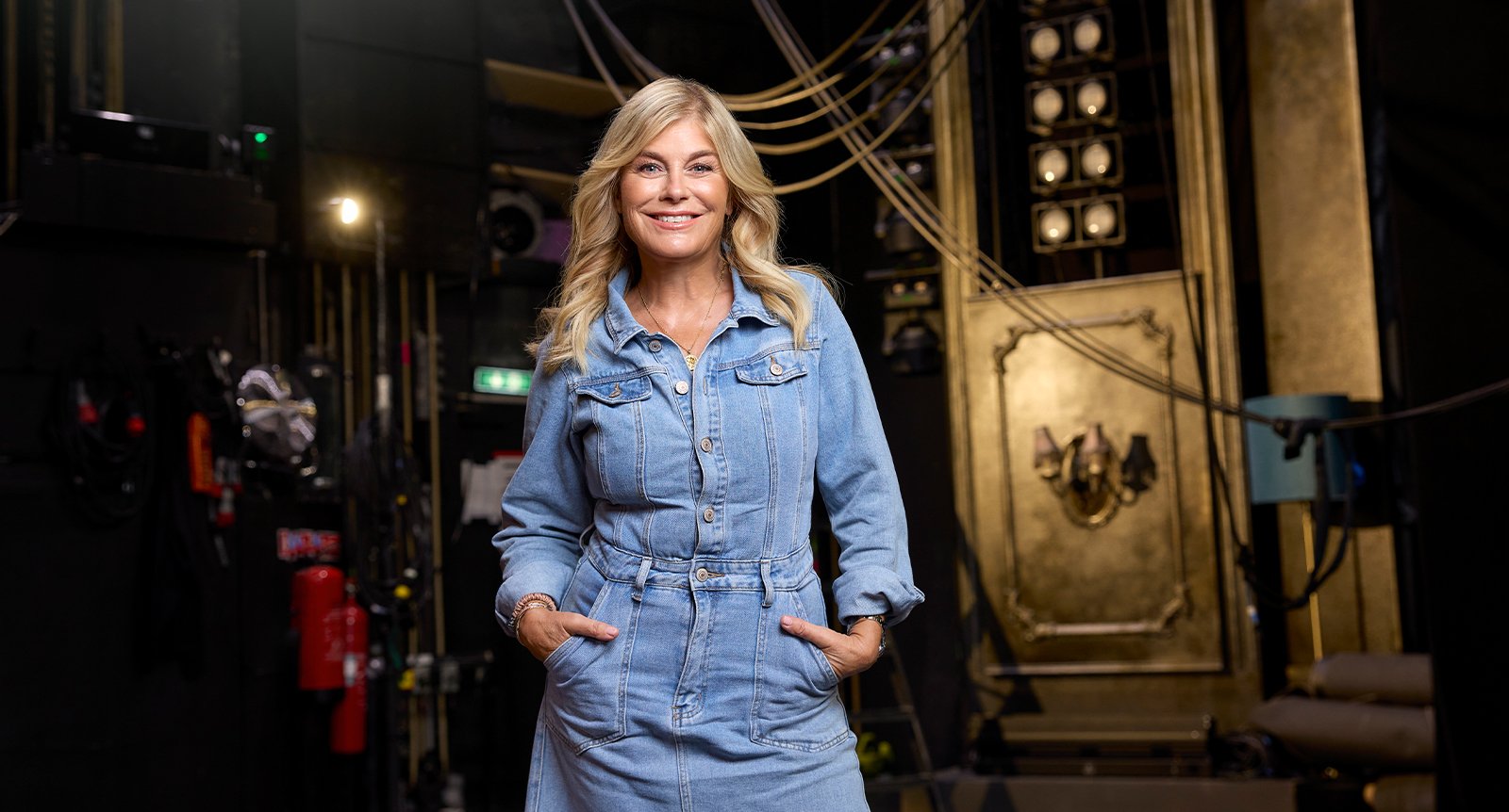 När allt går åt helvete – då trivs Pernilla Wahlgren på scenen