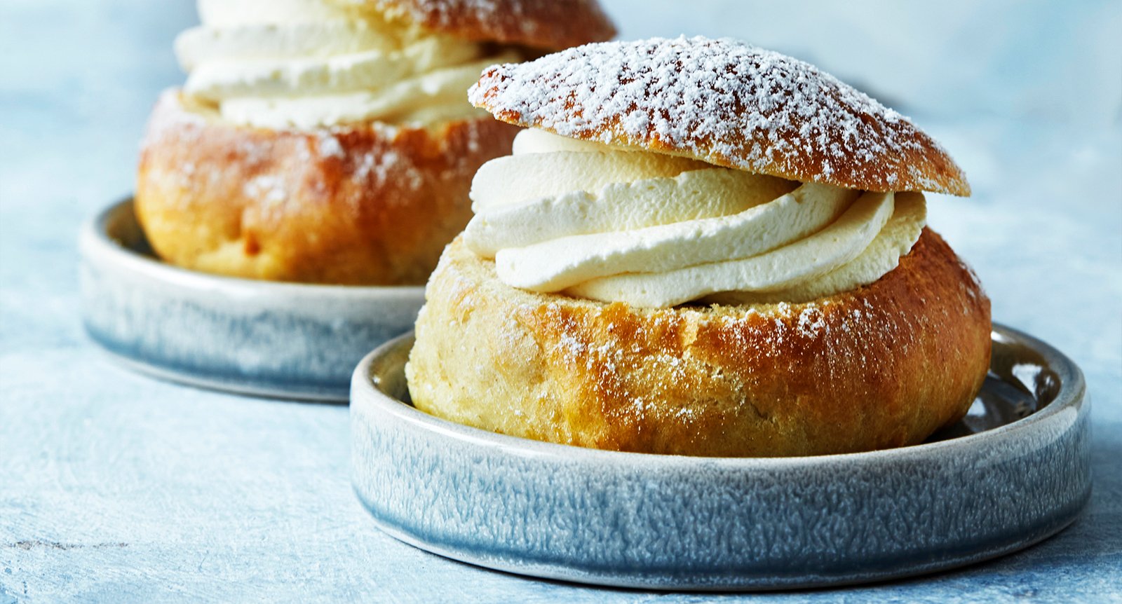 Semlor med äpple- och karamellfyllning