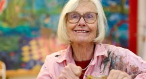 Skapandet var konstnären Gittan Jönssons väg ut från sekten: ”Det blev mitt sätt att rädda förståndet”